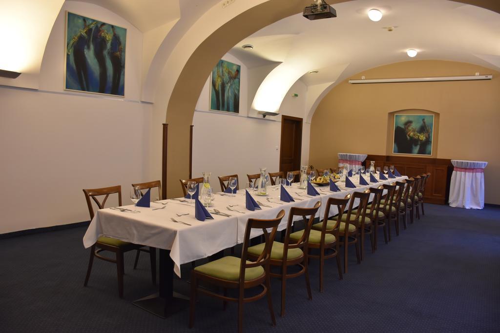 Hejtmansky Dvur Hotel Slaný Exterior foto