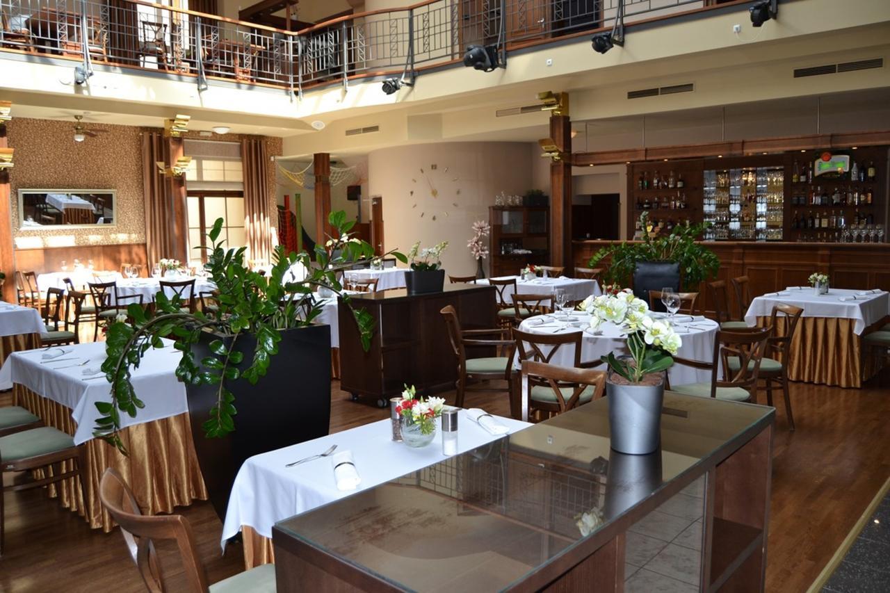 Hejtmansky Dvur Hotel Slaný Exterior foto